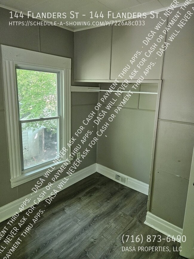 Building Photo - 144 Flanders St