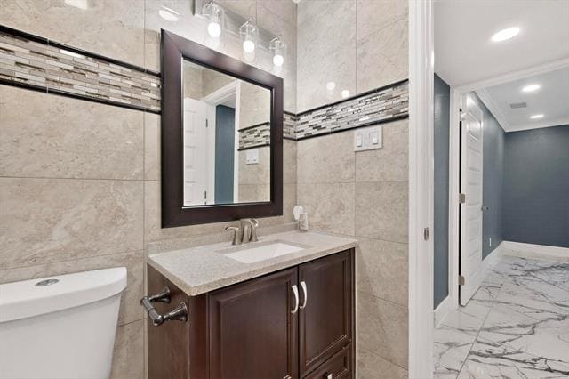 Building Photo - 4006 Mayflower Dr