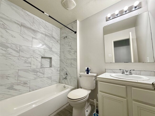 Building Photo - 10811 Tallow Briar Ln