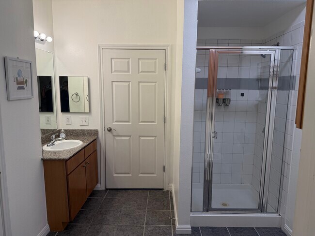 Building Photo - 2502 Leon St