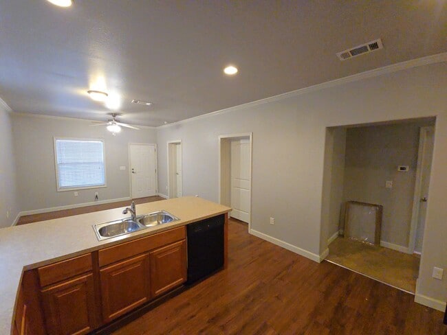 Building Photo - 2607 Virginia Ave