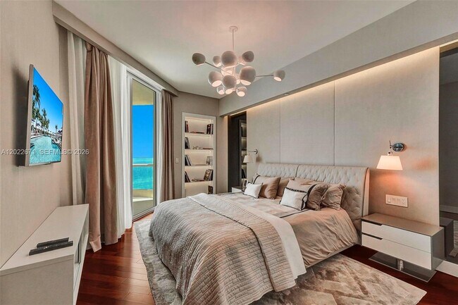 Building Photo - 16051 Collins Ave