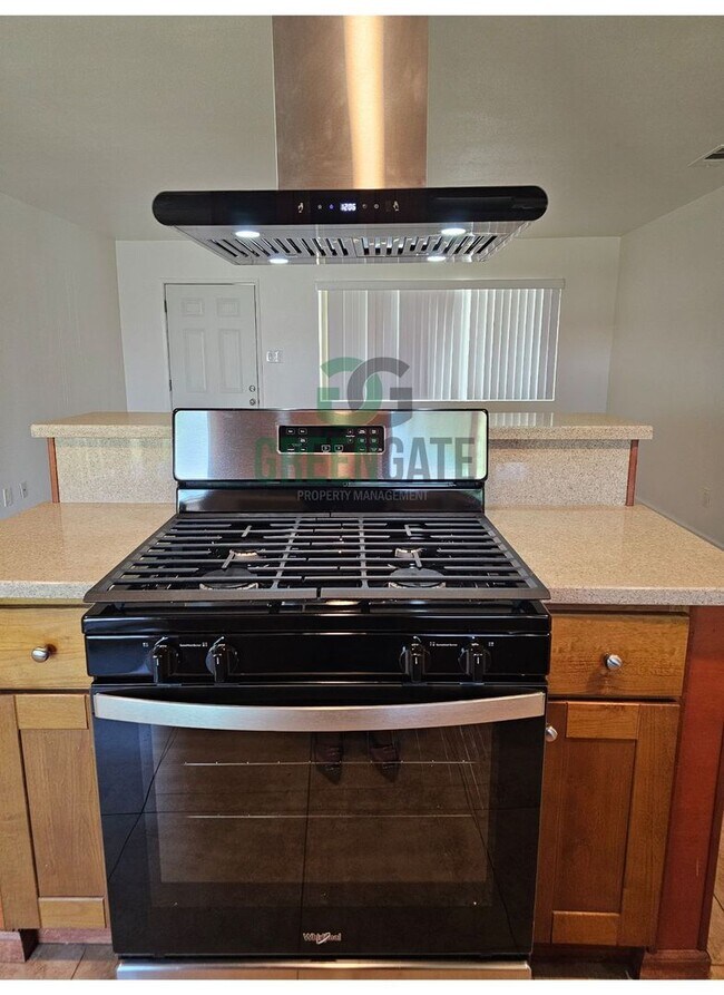 Building Photo - AVAILABLE NOW!! 3 Bedroom 2 Bath Home in Tracy!