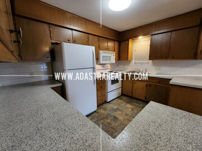 Building Photo - 212 Brookside Dr