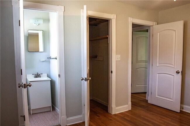 Building Photo - 2310 Poplar Springs Dr NE