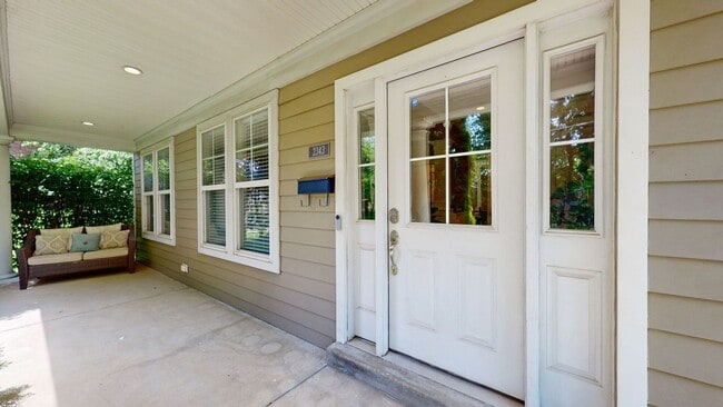 Building Photo - 3 Bed/4.5 Bath Crescent Hill Charmer with 2 Car Garage