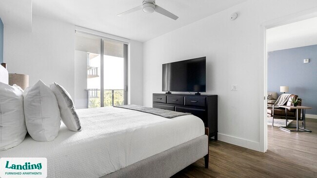 Building Photo - 1950 Mayfair St