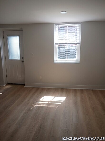 Building Photo - 499 Beacon St