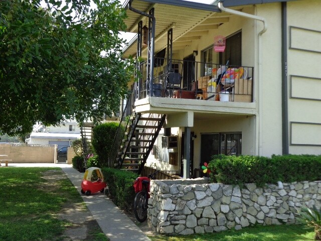 Building Photo - 1217 W Rosewood Ct
