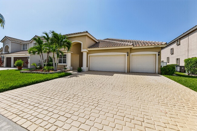 Building Photo - 12325 Cascades Pointe Dr