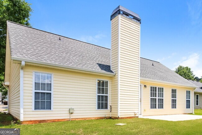 Building Photo - 180 Lake Cove Approach
