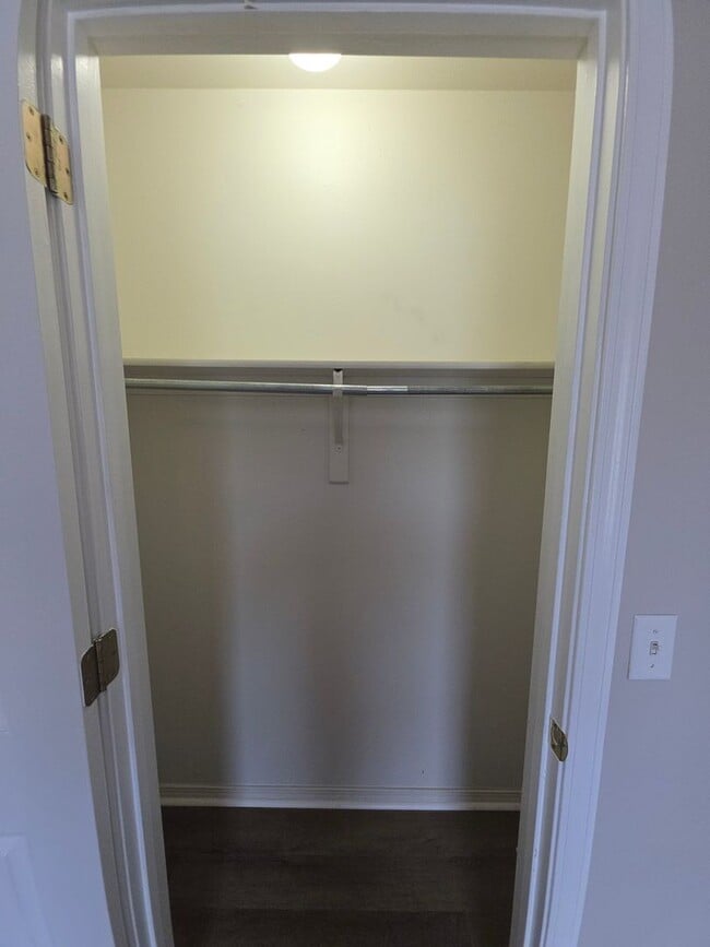 Building Photo - 102 Willow Creek Dr