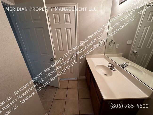 Building Photo - 533 N. Clinton-