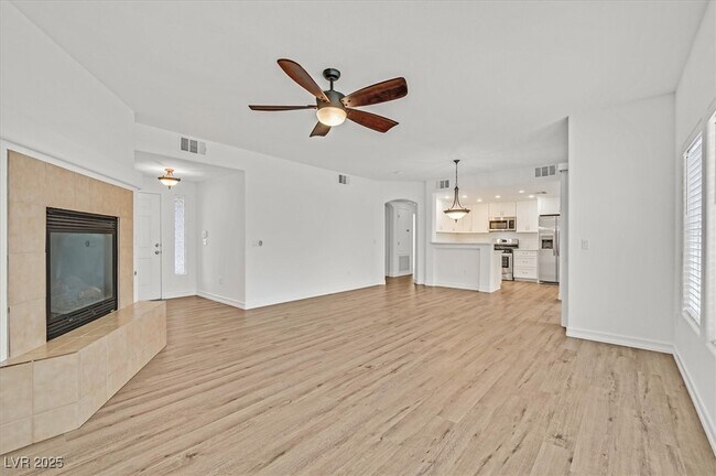 Building Photo - 825 Canterra St