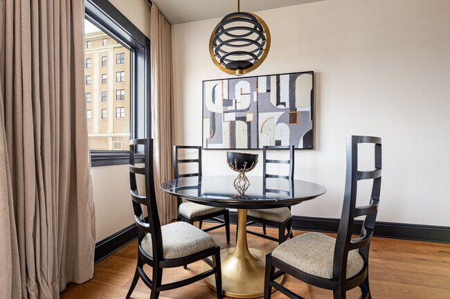 Building Photo - 1011 Canal St