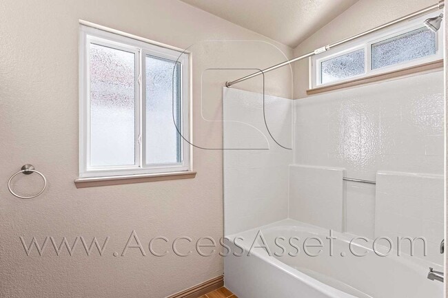 Building Photo - Welcoming 3 Bed / 2 Bath Home in a Peaceful Murrieta Neighborhood