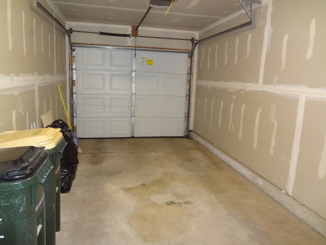 Building Photo - 1127 N Red Oak Cir