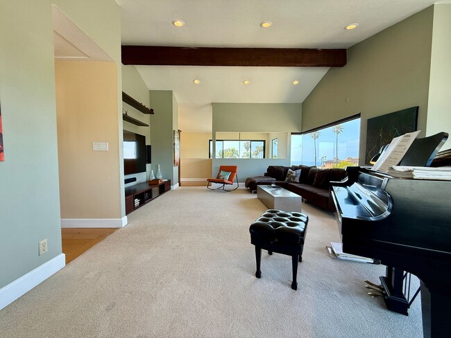 Building Photo - Unique 4 Bedroom House with OCEAN VIEWS in Sunset Cliffs! Fully Furnished! 6 Month Lease Term!