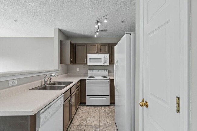 Building Photo - 266 Swaying Pine Ct