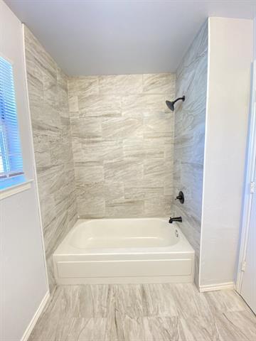 Building Photo - 4150 Briar Hill Dr