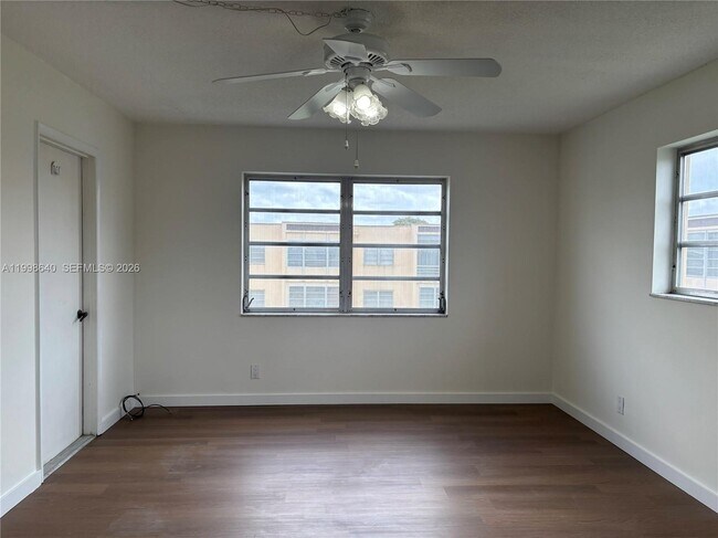 Building Photo - 200 Ashbury Rd