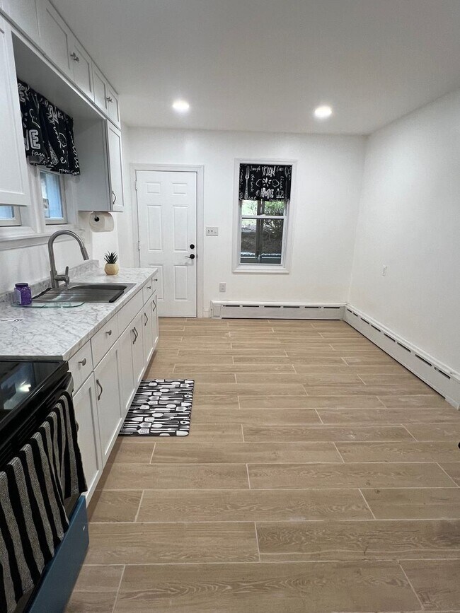 Building Photo - Newly Updated 3 bedroom Mount Penn Home with garage