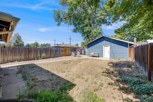 Building Photo - Fenced Backyard with Patio