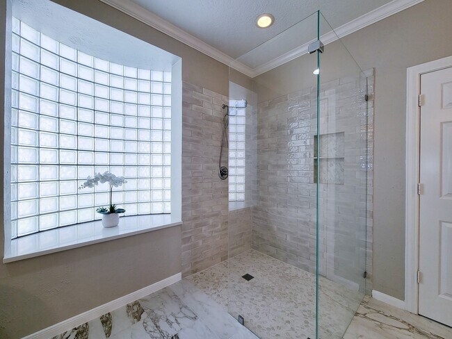 Building Photo - 13653 Lakeside Pl Dr