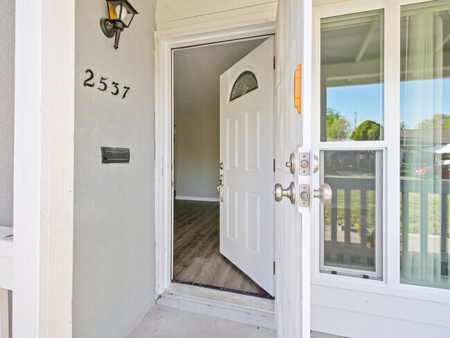 Building Photo - LIMITED-TIME OFFER