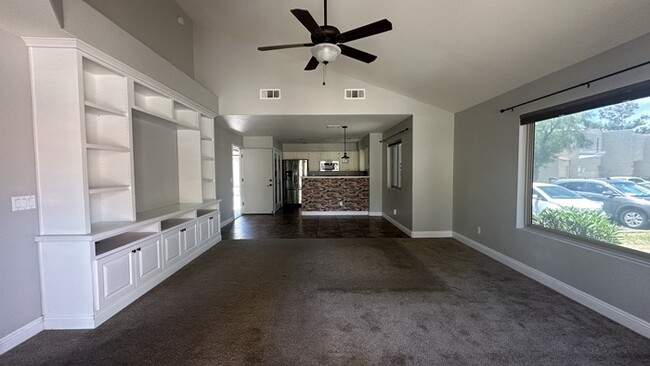 Building Photo - 8847 N 47th Ln