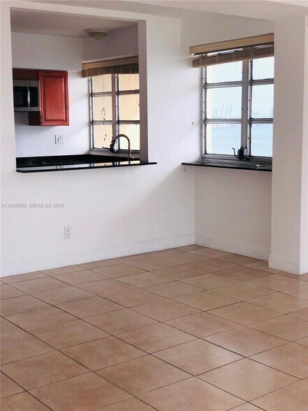Building Photo - 1430 Brickell Bay Dr