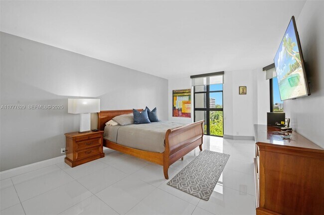 Building Photo - 2000 Towerside Terrace