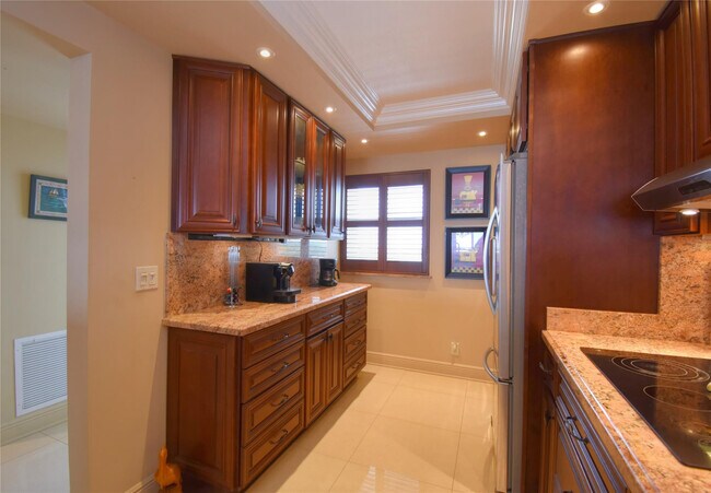 Building Photo - 1012 N Ocean Blvd