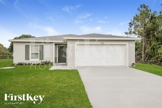 Building Photo - 713 SE Lansdowne Ave