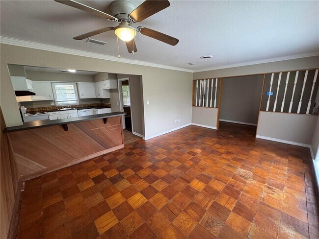 Building Photo - 5855 Woodvale Dr