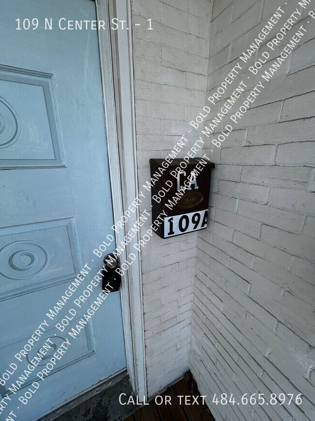 Building Photo - 109 N Center St