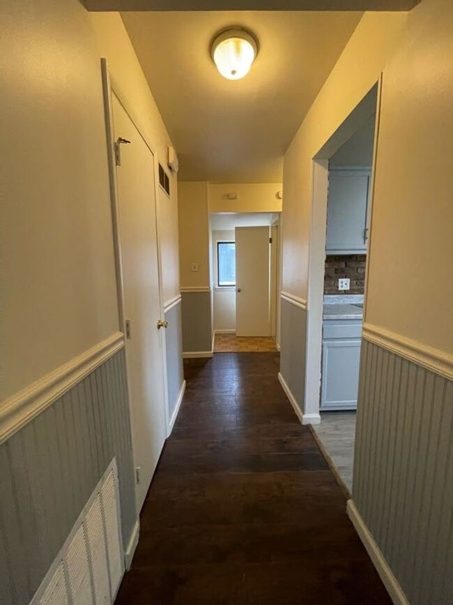 Building Photo - Recently updated Laurel Springs 2 bedroom ...