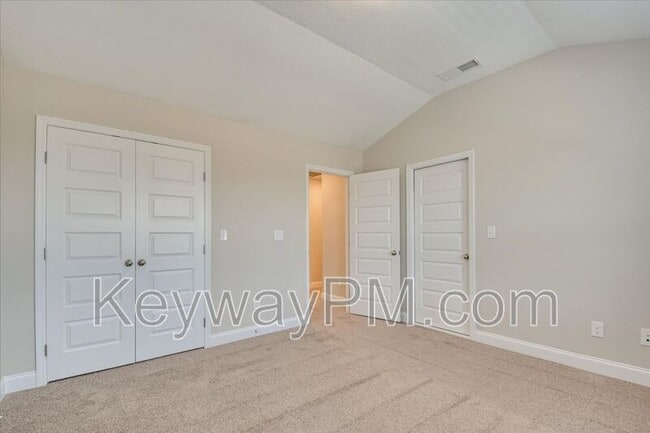 Building Photo - 715 Bronze Wy