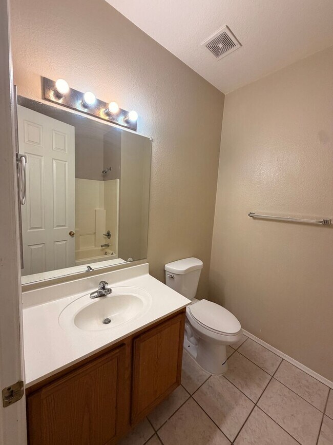 Building Photo - Spacious 3 Bedroom Single Story Peoria With A 3 Car Garage