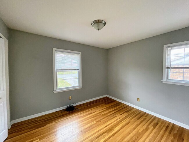 Building Photo - 2804 Broadview Dr NW