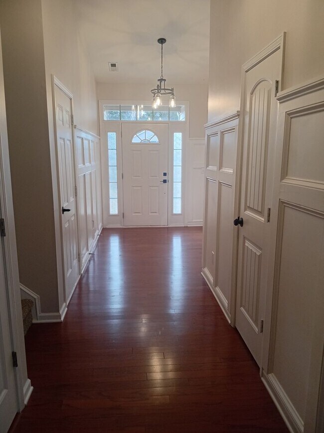 Building Photo - Spring Lake