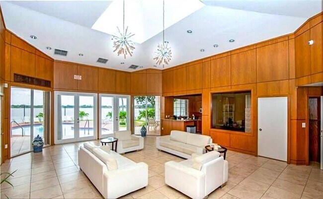 Building Photo - 2890 N Oakland Forest Dr
