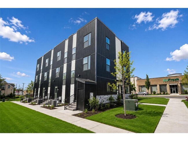 Building Photo - 1117 26th Ave SE