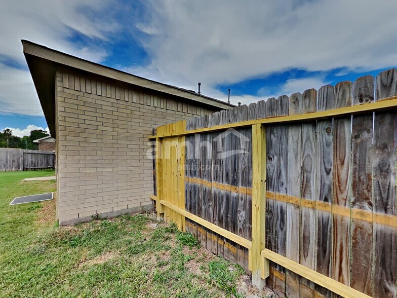 Building Photo - 3906 Hawthorn Glen Ct