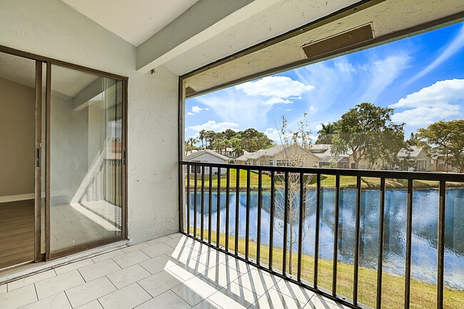 Building Photo - 605 Harbour Pointe Way