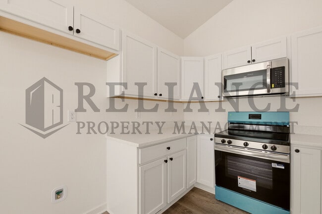 Building Photo - 5247 N Pinecrest Ct