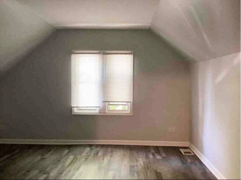 Building Photo - 8423 S Muskegon Ave