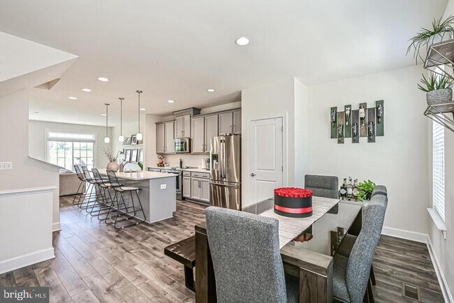 Building Photo - 13821 Litespeed Way
