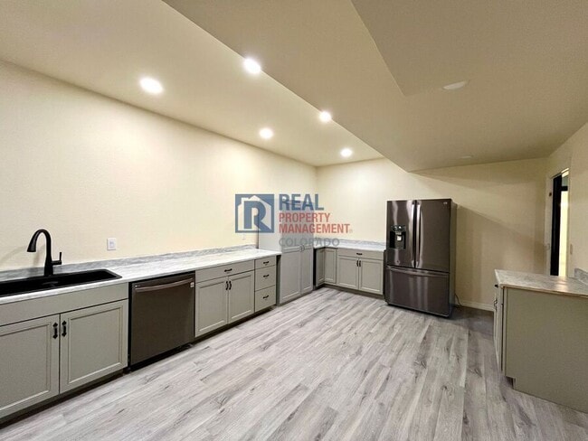 Building Photo - 2645 Rossmere St