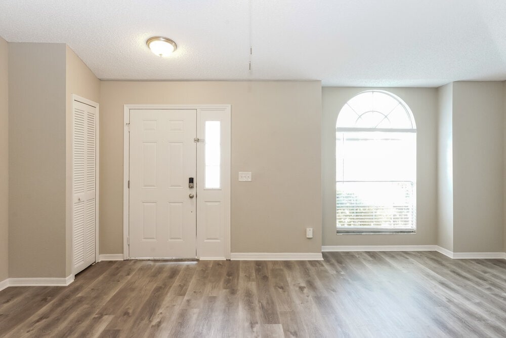 Building Photo - 1917 Excalibur Dr